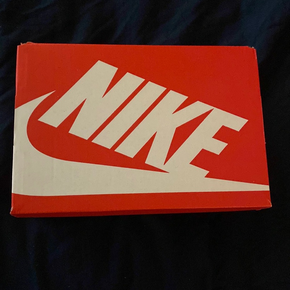 Nike sneakers in black size 6c
